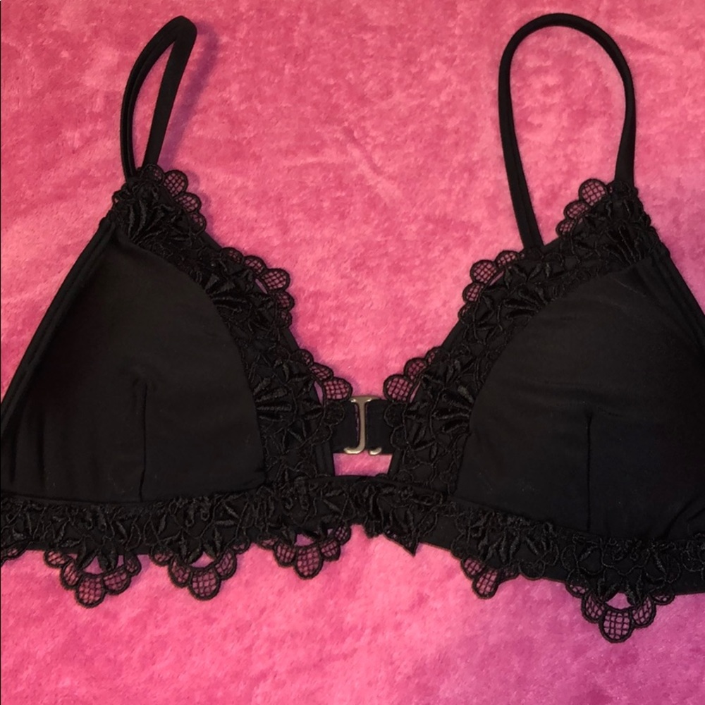 Black bikini top
